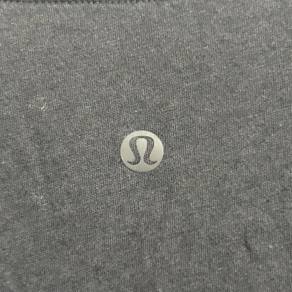 Lululemon Shirt Womens 8 Black Long Sleeve Pullover Tee Athleisure Workout Gym - Picture 8 of 8